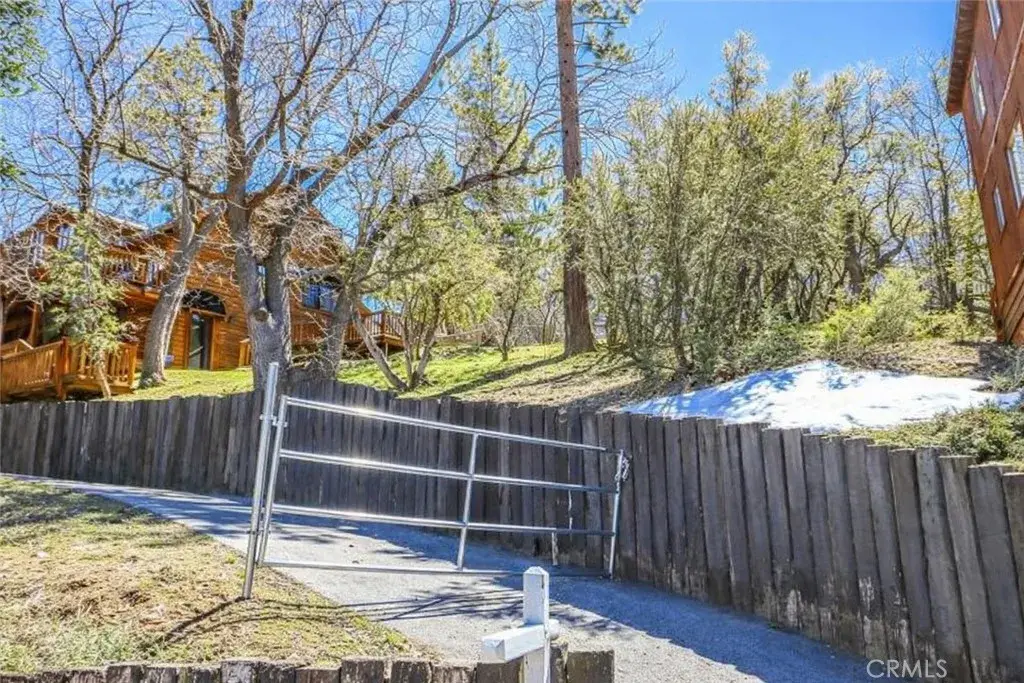 1121 Crags, Fawnskin, CA 92333 - #1