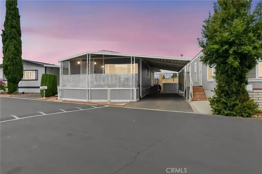 519 Willow, Santa Ana, CA 92703 - #2