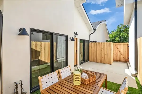 1604 N Kingsley, Los Angeles, CA 90027