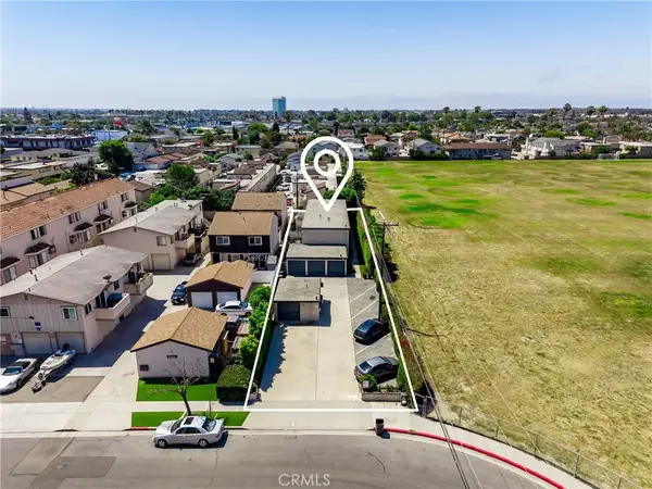 7802 Holt Dr, Huntington Beach, CA 92647