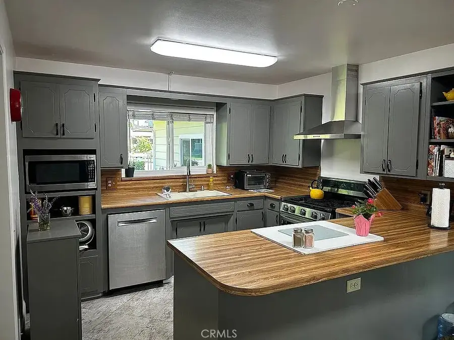 1046 W Princeton Avenue, Visalia, CA 93277 - #2