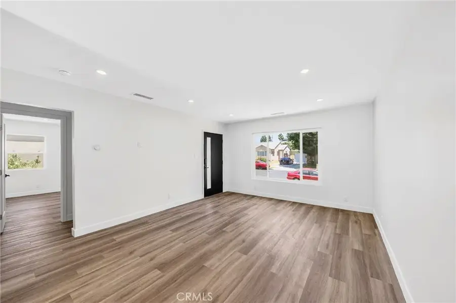 7117 Natick, Van Nuys, CA 91405 - #3