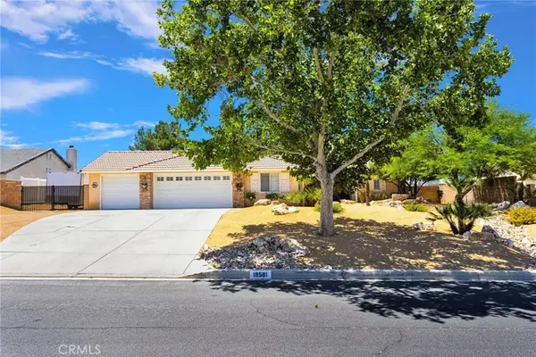 19581 Powhatan Rd, Apple Valley, CA 92308