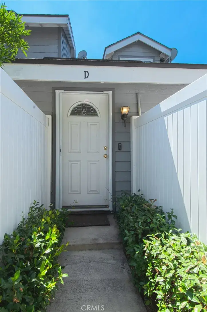 1042 Walnut Street #D, Tustin, CA 92780 - #2