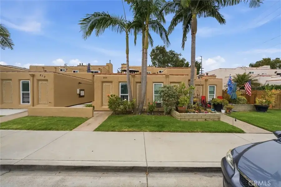 206 Portland Avenue, Huntington Beach, CA 92648 - #2