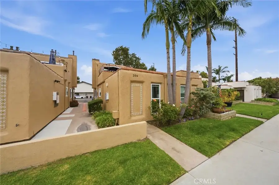 206 Portland Avenue, Huntington Beach, CA 92648 - #3