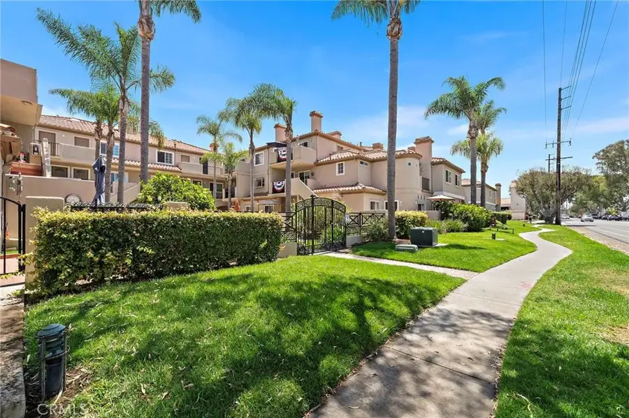 606 Lake Street #23, Huntington Beach, CA 92648 - #2