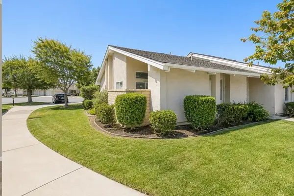 8877 Tulare Drive #313D, Huntington Beach, CA 92646