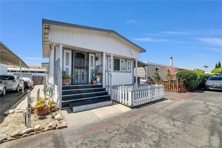 210 Dresden Ave North, Santa Ana, CA 92703 - #3
