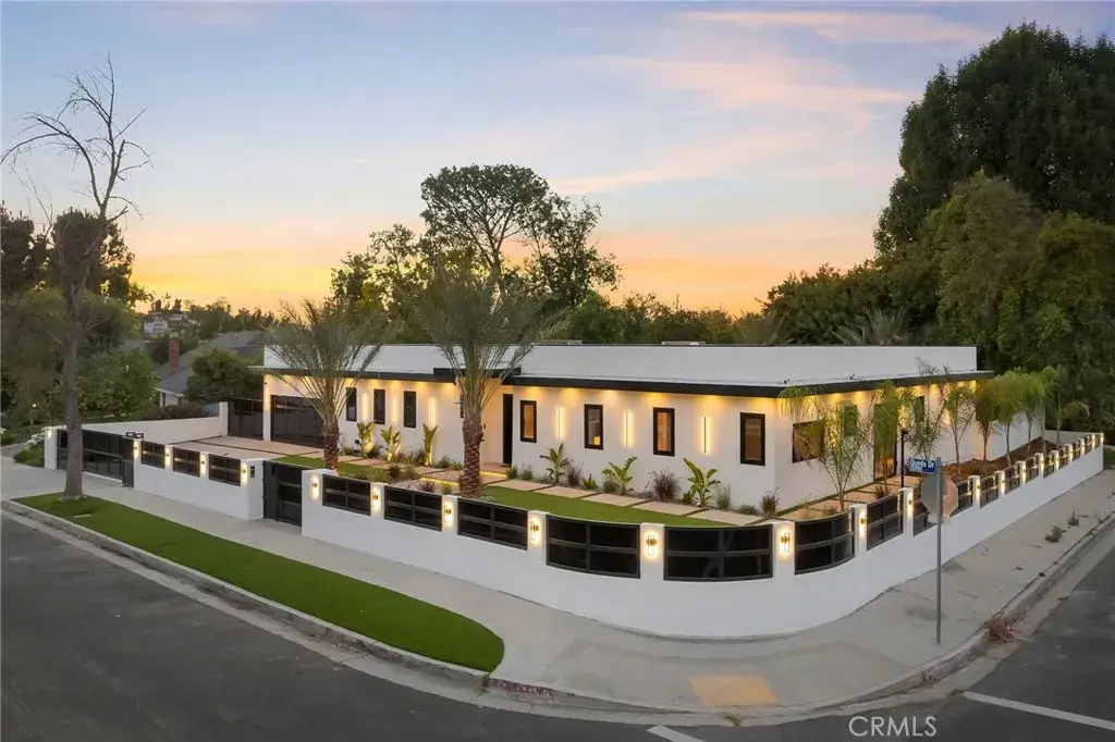 20703 Quedo Dr, Woodland Hills, CA 91364 - #1
