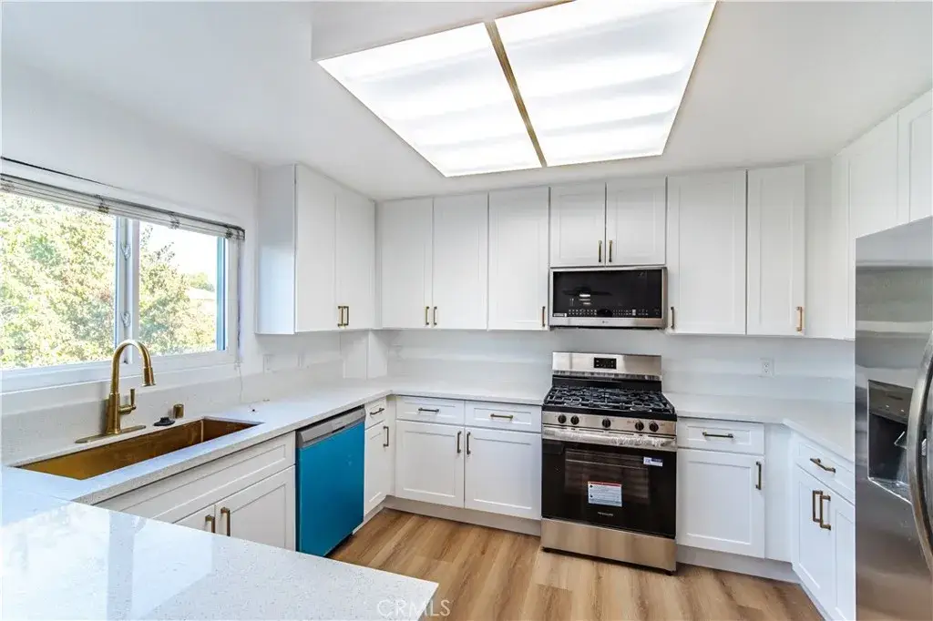 8851 Independence Avenue #APT 33, Canoga Park, CA 91304 - #1