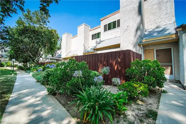 8851 Independence Avenue #APT 33, Los Angeles, CA 91304