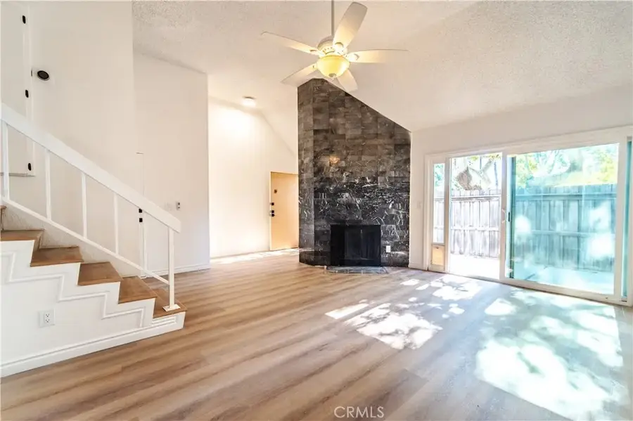 8851 Independence Avenue #APT 33, Canoga Park, CA 91304 - #2