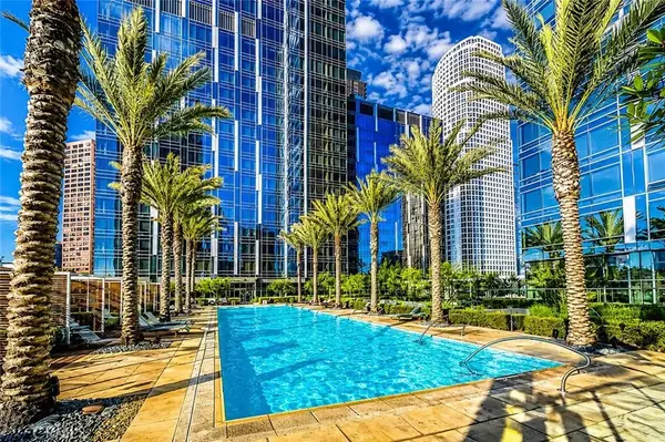 877 Francisco Street #1818, Los Angeles, CA 90017