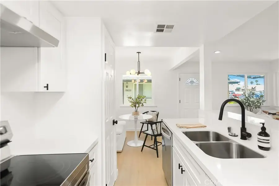 16635 Viewpoint #11b, Huntington Beach, CA 92647 - #3