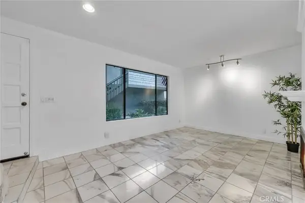 229 W Wilson Street #10, Costa Mesa, CA 92627