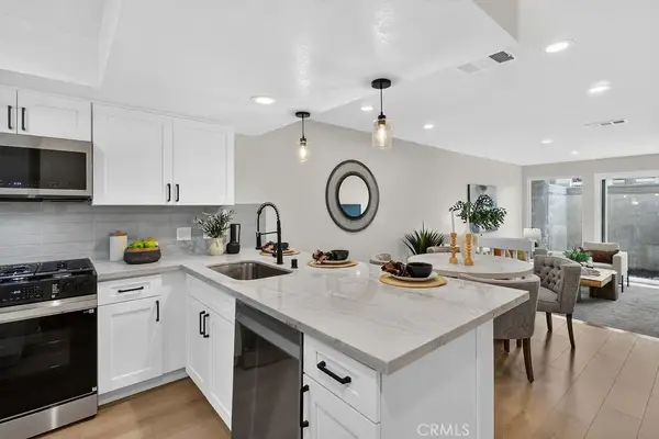2220 E Chapman #9, Fullerton, CA 92831