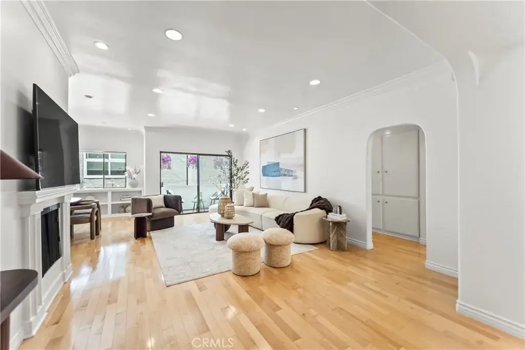 11928 Kiowa #105, Los Angeles, CA 90049 - #1