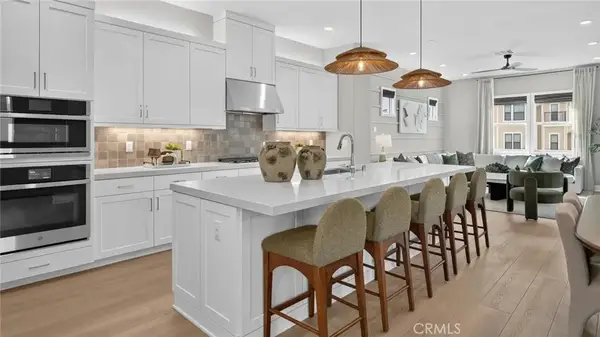 933 Chinon, Irvine, CA 92618