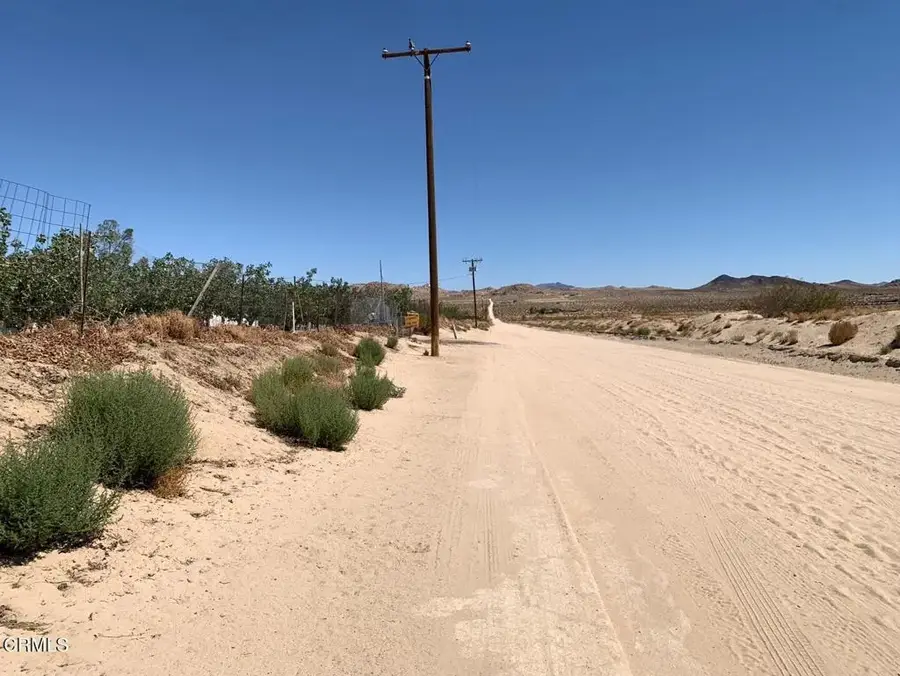 10080 Santa Fe Fire Road, Lucerne Valley, CA 92356 - Image #3