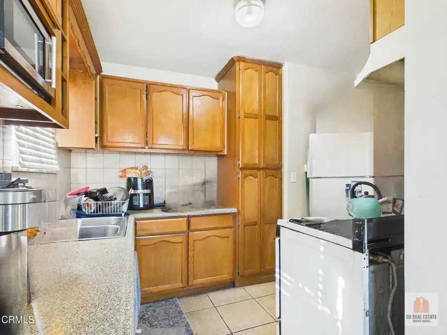 524 W Almond Street, Compton, CA 90220 - #3