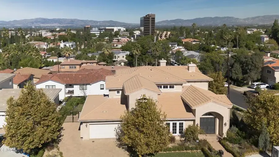 18315 Columbus Circle, Tarzana, CA 91356 - #2