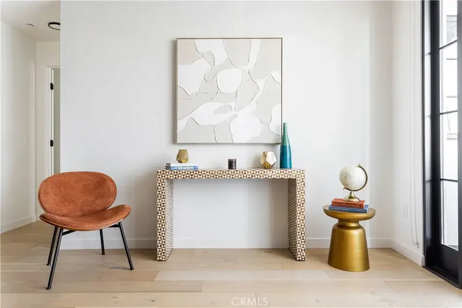 1333 S Orange Grove Avenue #211, Los Angeles, CA 90019 - Image #2