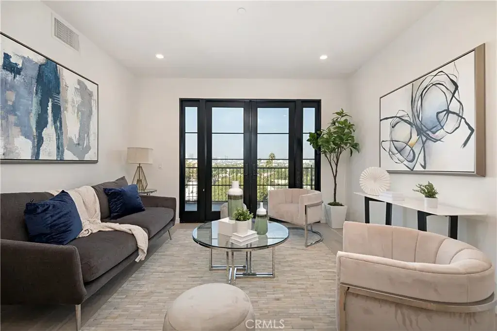 1333 S Orange Grove Avenue #205, Los Angeles, CA 90019 - Image #1