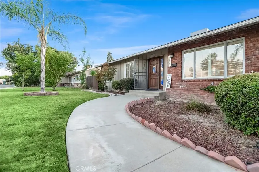1237 S Clover, Visalia, CA 93277 - #2