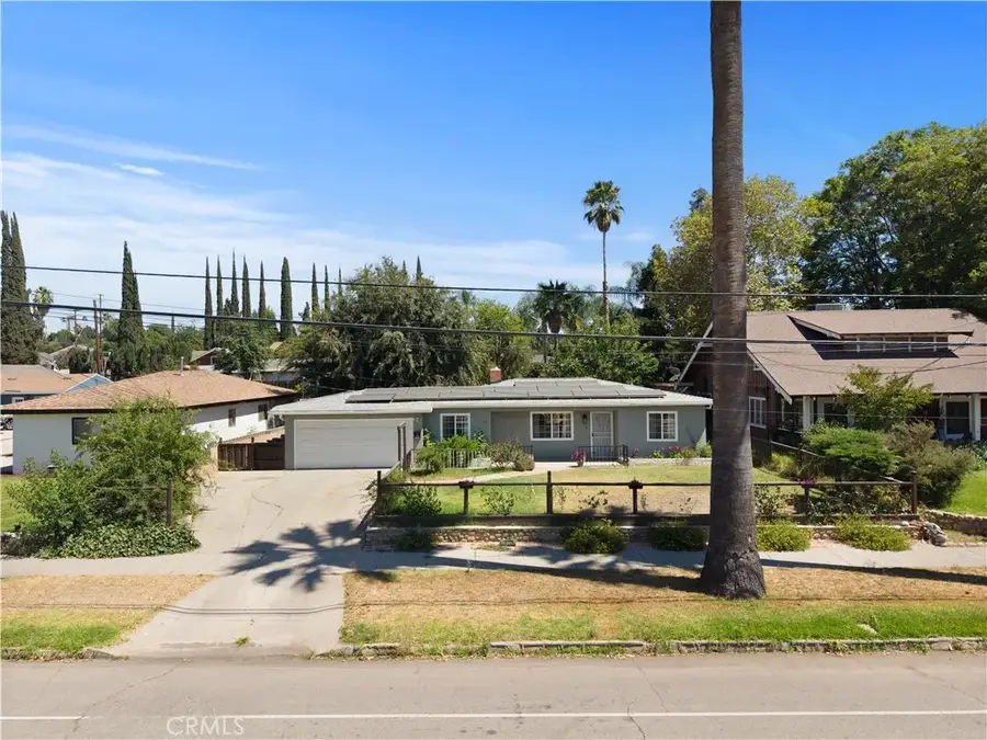 907 W Olive Avenue, Redlands, CA 92373 - #2