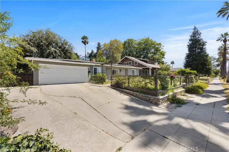 907 W Olive Avenue, Redlands, CA 92373 - #3