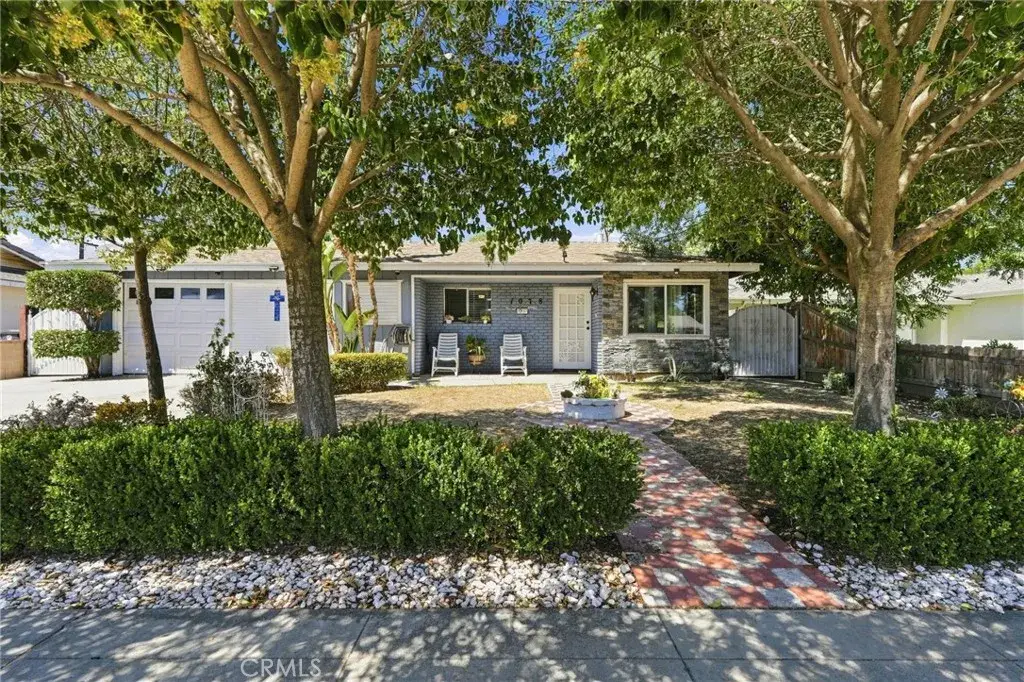 1078 W Madalyn Avenue, Tulare, CA 93274 - #1