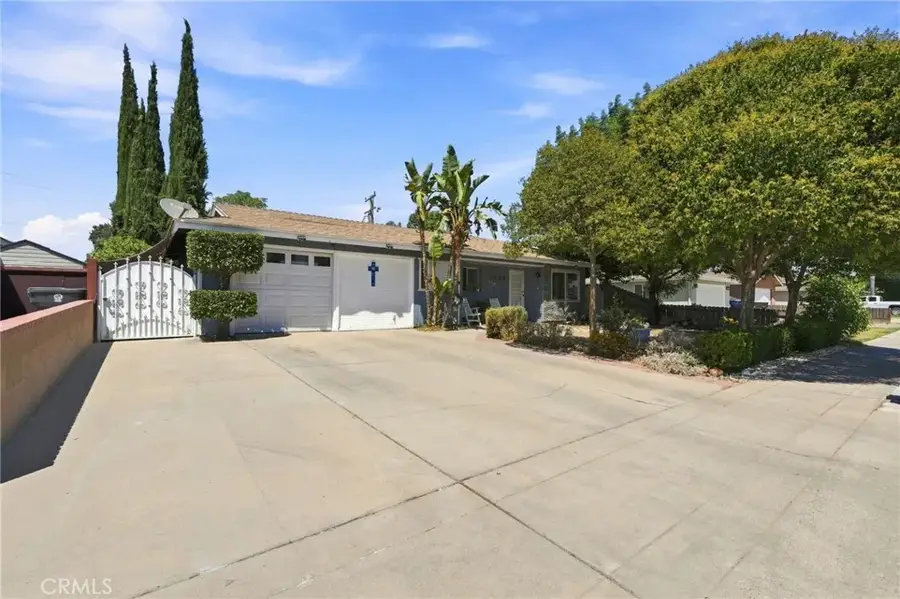 1078 W Madalyn Avenue, Tulare, CA 93274 - #3