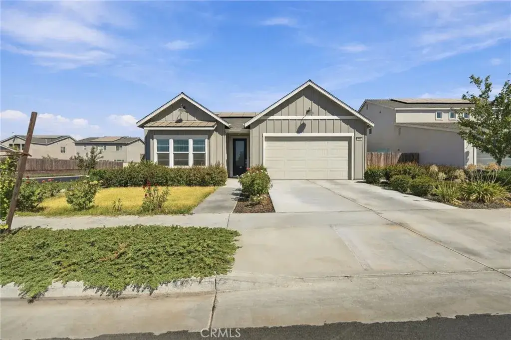 102 E Tyler Avenue, Visalia, CA 93291 - #1