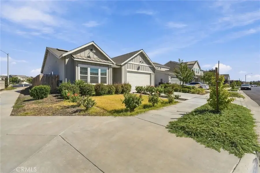 102 E Tyler Avenue, Visalia, CA 93291 - #2
