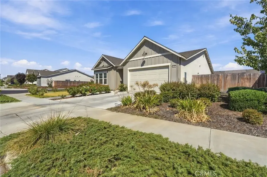 102 E Tyler Avenue, Visalia, CA 93291 - #3