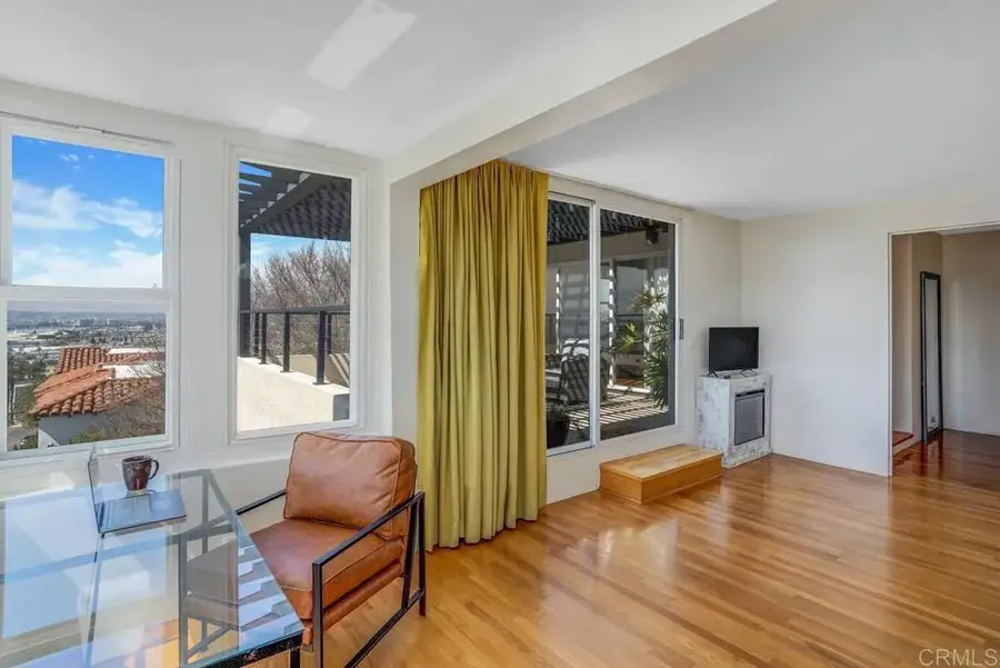 2204 Albatross Street, San Diego, CA 92101 - Image #2