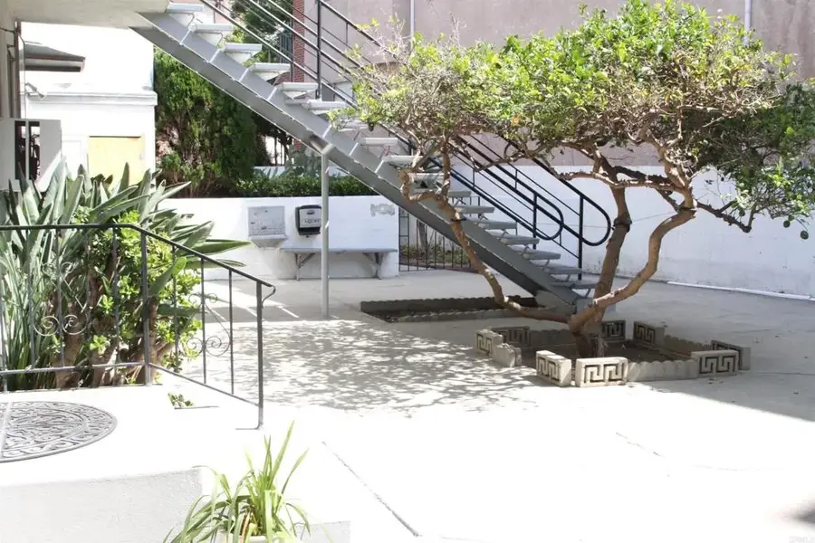 1815 Greenfield, West Los Angeles, CA 90025 - Image #3