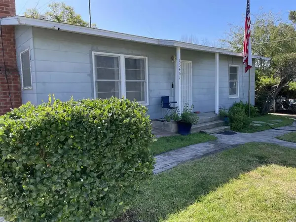 13451 Lakeshore Drive, Lakeside, CA 92040