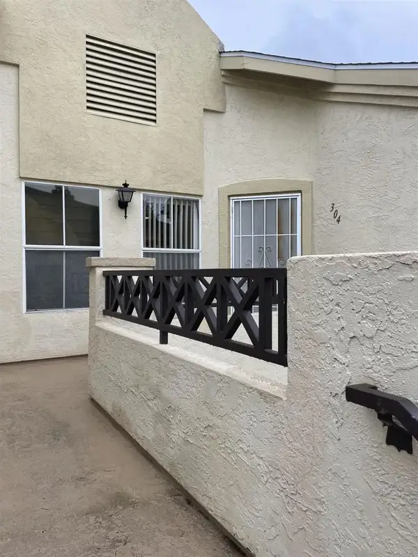 2011 Lakeridge Circle #304, Chula Vista, CA 91913