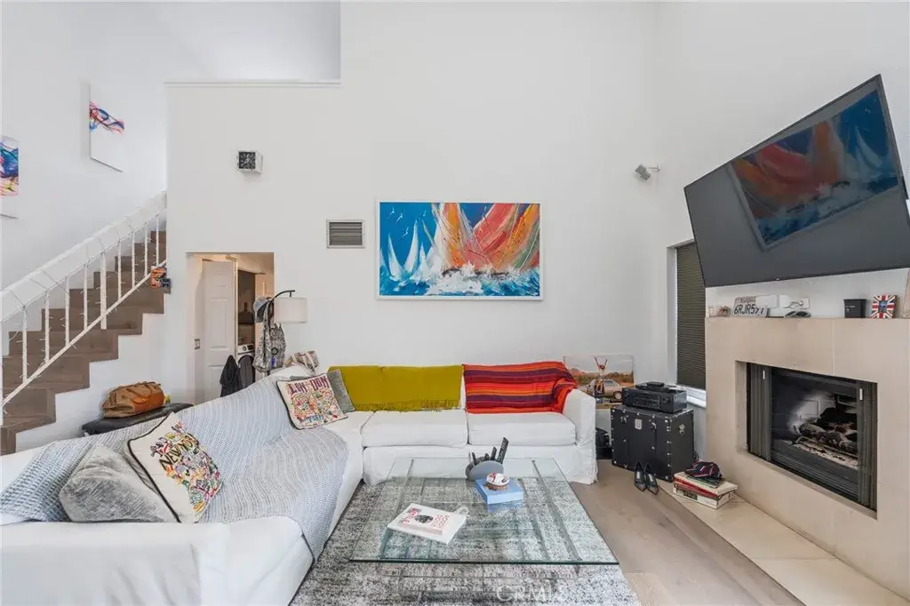 432 South Hamel Road #302, Los Angeles, CA 90048 - Image #1