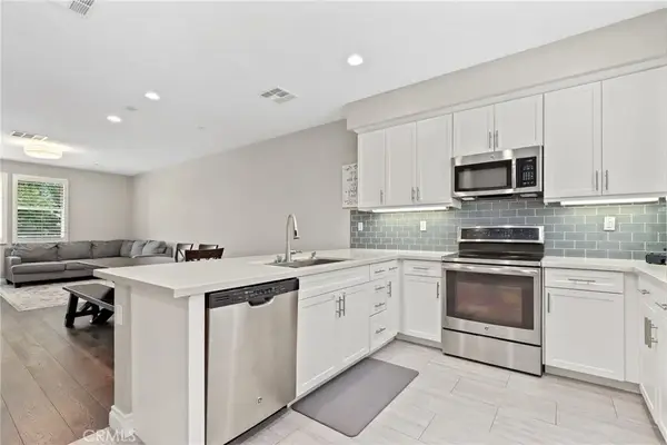 649 W Foothill Boulevard #2, Glendora, CA 91741