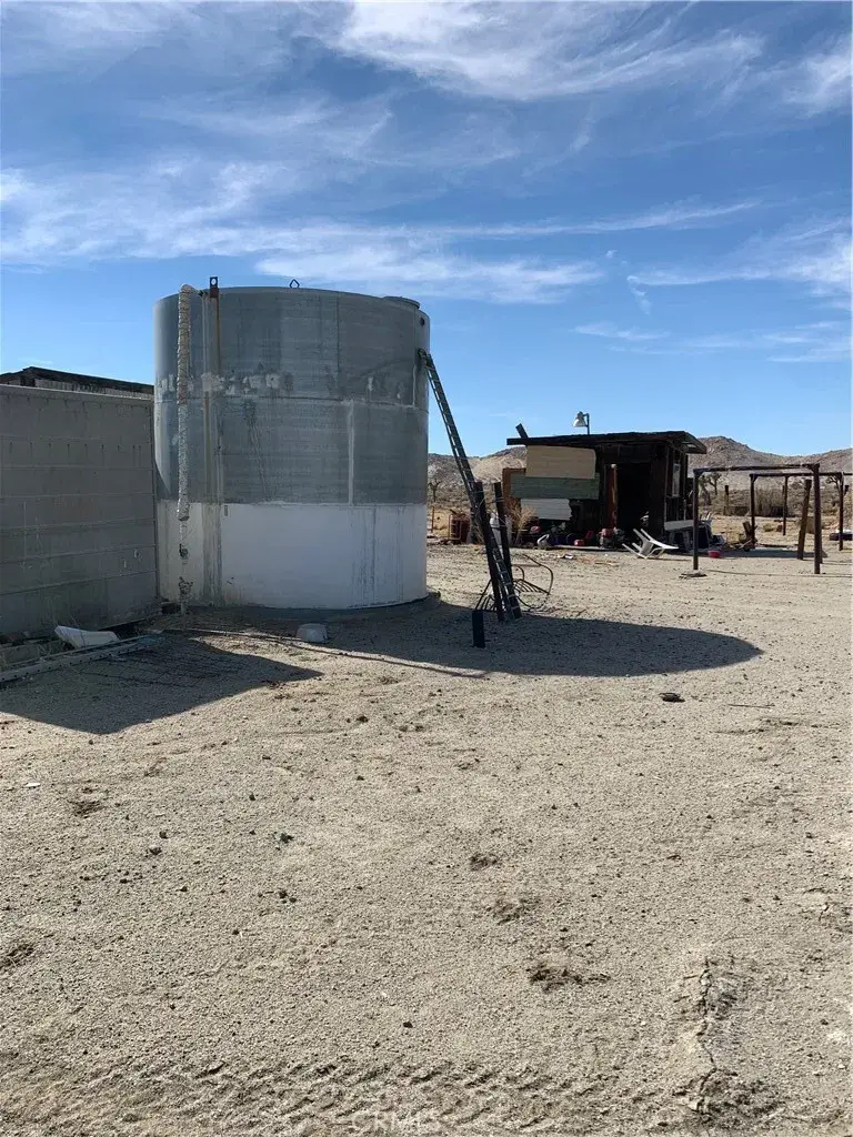 2551 Bella Dr, Adelanto, CA 92301 - Image #2