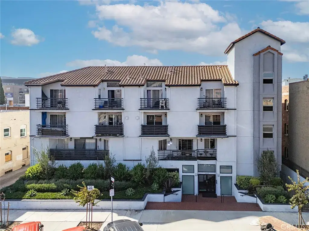 327 Chestnut Avenue #206, Long Beach, CA 90802 - Image #1