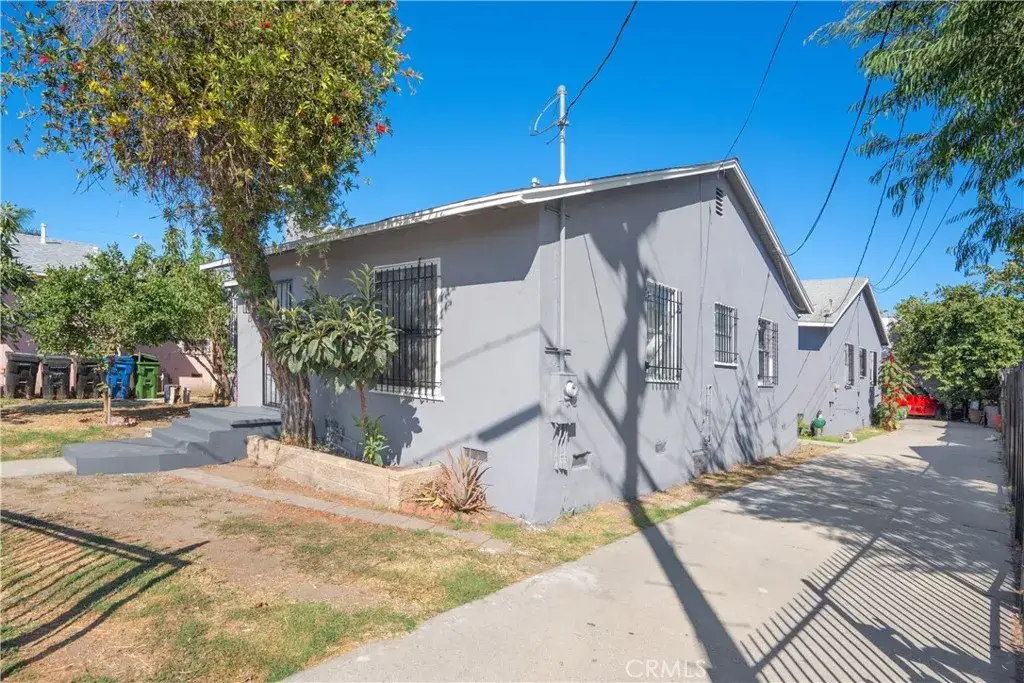 11010 Willowbrook Avenue, Los Angeles, CA 90059 - Image #1