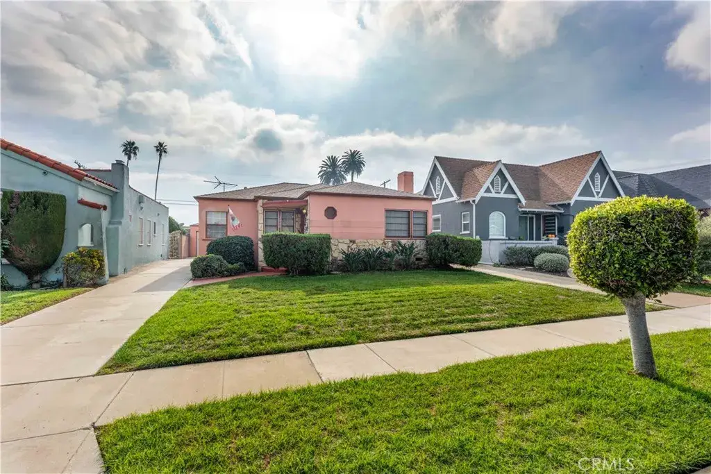 2040 W 82nd Street, Los Angeles, CA 90047 - Image #1