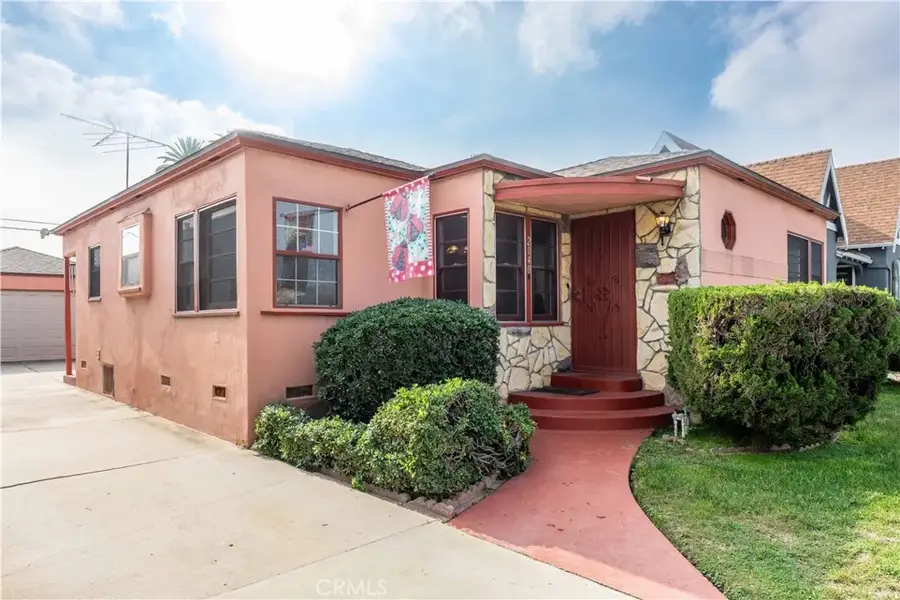 2040 W 82nd Street, Los Angeles, CA 90047 - Image #2