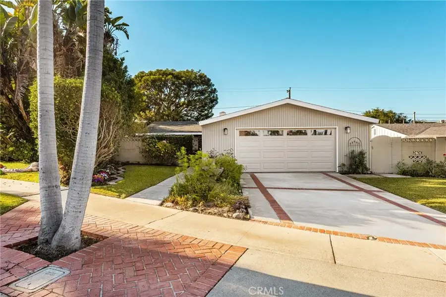337 Vista Baya, Costa Mesa, CA 92627 - Image #3