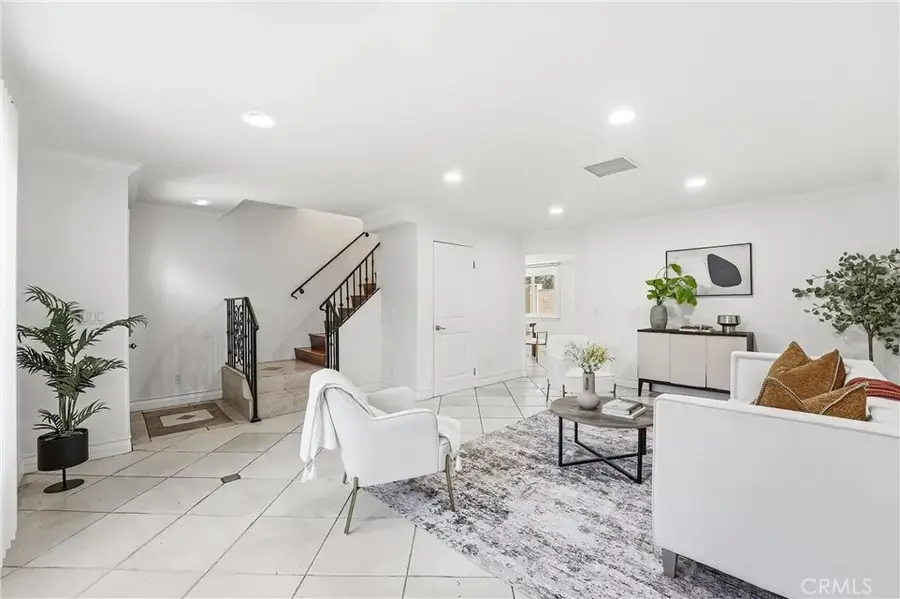 7006 Valmont #B, Tujunga, CA 91042 - Image #3