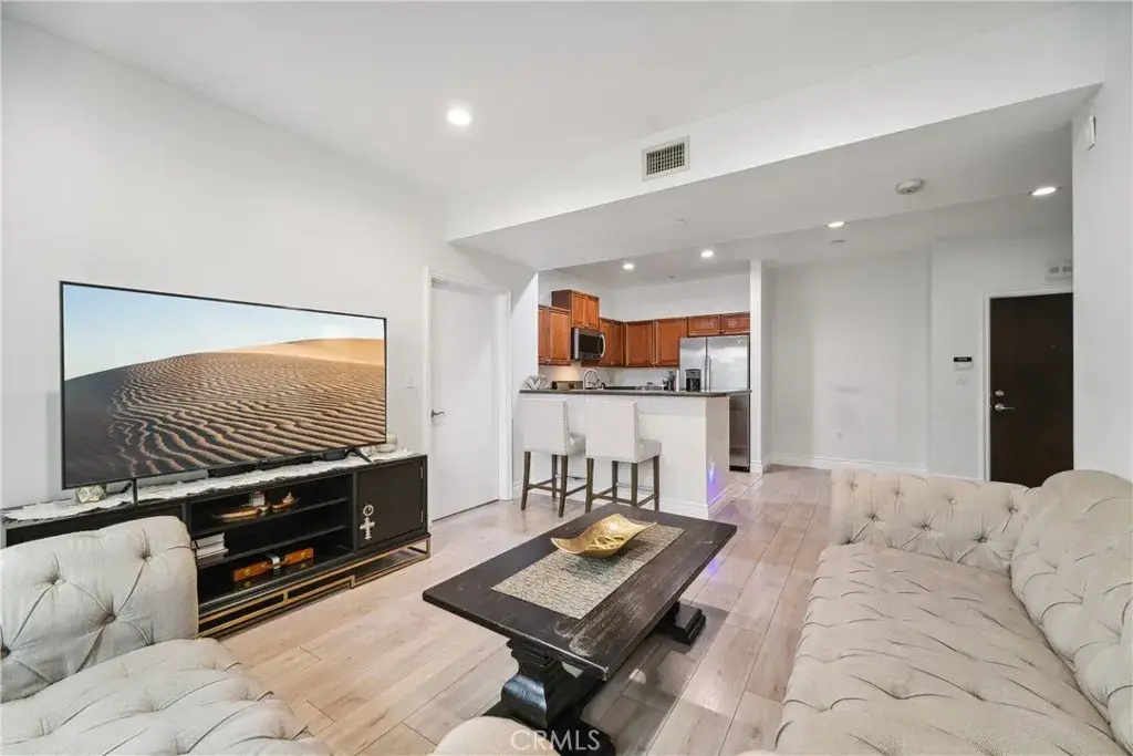 13951 Sherman Way #204, Van Nuys, CA 91405 - Image #1